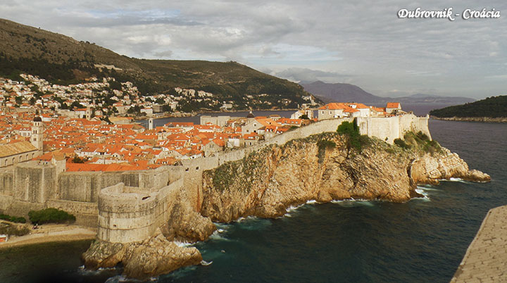 Image result for Muralhas da cidade Antiga e Old Town, na cidade de Split croacia - turismo